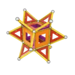 Cubes en 3D construits en Geomag avec des barrettes magnétiques, des sphères métalliques et des panels triangulaires fixés sur les segments lors d’un atelier Mag4play à Lyon, dans le Rhône, en Rhône-Alpes et en Suisse romande.