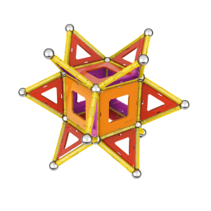 Cubes en 3D construits en Geomag avec des barrettes magnétiques, des sphères métalliques et des panels triangulaires fixés sur les segments lors d’un atelier Mag4play à Lyon, dans le Rhône, en Rhône-Alpes et en Suisse romande.