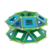 Construction en Geomag avec des barrettes magnétiques, des sphères métalliques et des panels colorés formant deux formes géométriques superposées lors d’un atelier Mag4play à Lyon, dans le Rhône, en Rhône-Alpes et en Suisse romande.