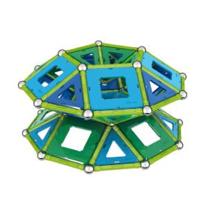 Deux constructions 3D en Geomag en forme de disques empilés l’un sur l’autre, réalisées avec des barrettes magnétiques, des sphères et des panels lors d’un atelier Mag4play à Lyon, dans le Rhône, en Rhône-Alpes et en Suisse romande.