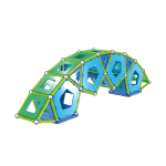 Construction en Geomag en forme de pont en arc de cercle réalisée avec des barrettes magnétiques et des sphères métalliques lors d’un atelier Mag4play à Lyon, dans le Rhône, en Rhône-Alpes et en Suisse romande.