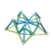 Construction en Geomag en forme d’étoile 3D avec une face plane, réalisée avec des barrettes magnétiques et des sphères métalliques lors d’un atelier Mag4play à Lyon, dans le Rhône, en Rhône-Alpes et en Suisse romande.