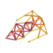 Construction en Geomag en forme de navette spatiale réalisée avec des barrettes magnétiques et des sphères métalliques lors d’un atelier Mag4play à Lyon, dans le Rhône, en Rhône-Alpes et en Suisse romande.