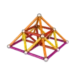 Construction en Geomag en forme de pyramide réalisée avec des barrettes magnétiques et des sphères métalliques lors d’un atelier Mag4play à Lyon, dans le Rhône, en Rhône-Alpes et en Suisse romande.