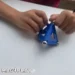 Mains d’enfants en train de construire un prisme avec des barrettes magnétiques, des sphères métalliques et des panels Geomag lors d’un atelier Mag4play à Lyon, dans le Rhône, en Rhône-Alpes et en Suisse romande.