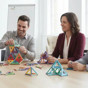Équipe de salariés manipulant des barrettes magnétiques Geomag pendant un team building Mag4Play à Lyon